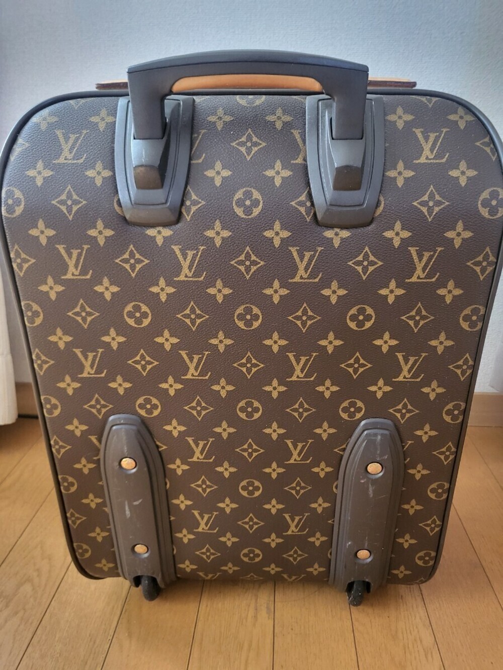 Louis Vuitton Vegas Monogram Carry on Suit case - Picture 4 of 10